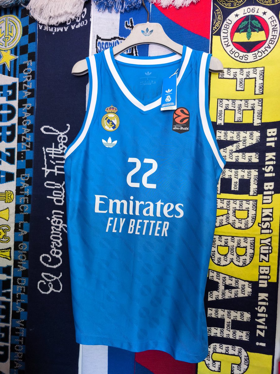 Mono_Jerseys's tweet photo. Terminamos el full set del @RMBaloncesto de la @EuroLeague 2025/26
🔹Nameset #22 @waltertavares22
🔹Nvo Parche Euroleague 25/26
🔹Sponsor #EmiratesFlyBetter
De Cabo Verde para el 🌎
Estampa tú pasión, sólo en Mono Jerseys
#HalaMadrid #RealMadrid #Euroleague https://t.co/i8yXbqbRk5