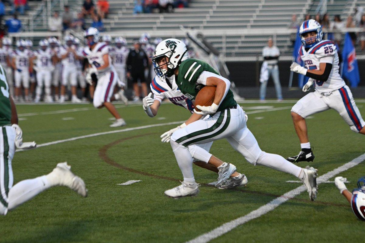 BrianSiebenthal's tweet image. Big win over Revere 14-0!
@GreenmenFB @ACSD_MH @DrPMilcetich @GreenmenNation @Greenmensteward @AuroraGambit @aurorayearbook @auroraathletics @ahsallsports @AuroraGridiron