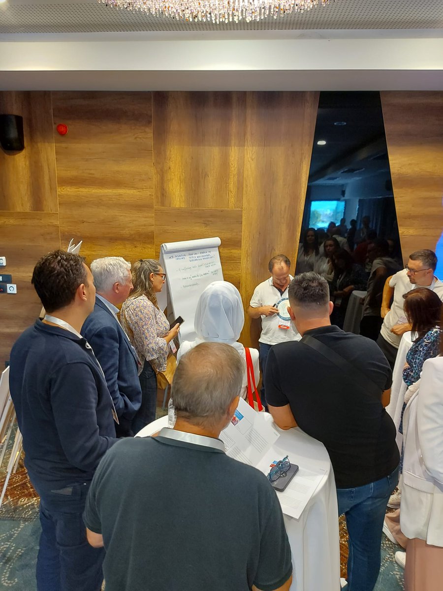 Terug uit Serajevo voor de Rode Kruis bijeenkomst van het First Aid Education European Network (#FAEEN) in Sarajevo. Met 60 collega's van ca 20 Euopese nationale Rode Kruis en Halve Maan verenigingen bijelkaar. Veel informatie uitgewisseld. <a href="/RodeKruis/">Rode Kruis</a> <a href="/IFRC_Europe/">IFRC Europe</a> #EHBO