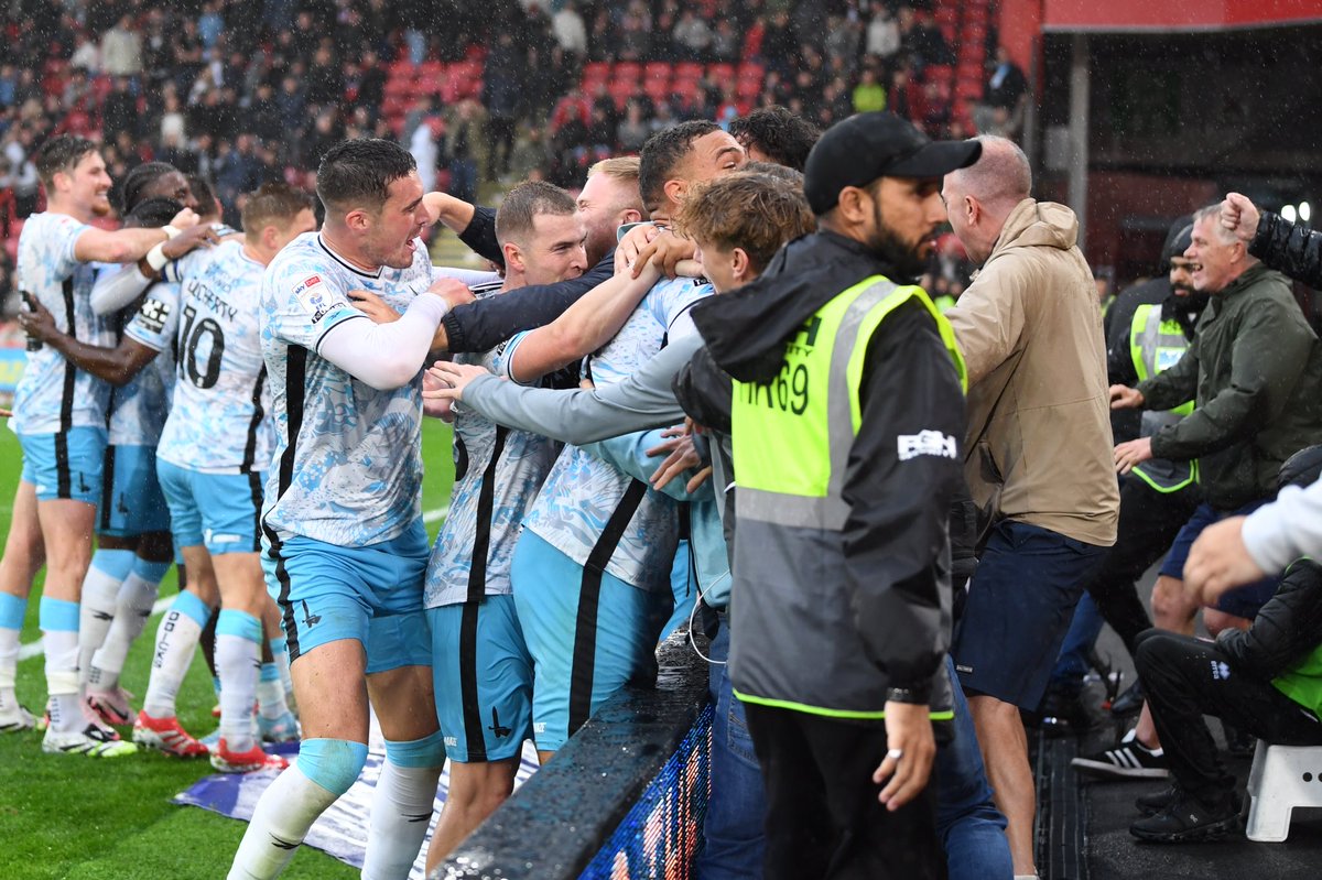 Away days don’t get much better than that! A late 3pts sealed right in front of our incredible away support 🤍