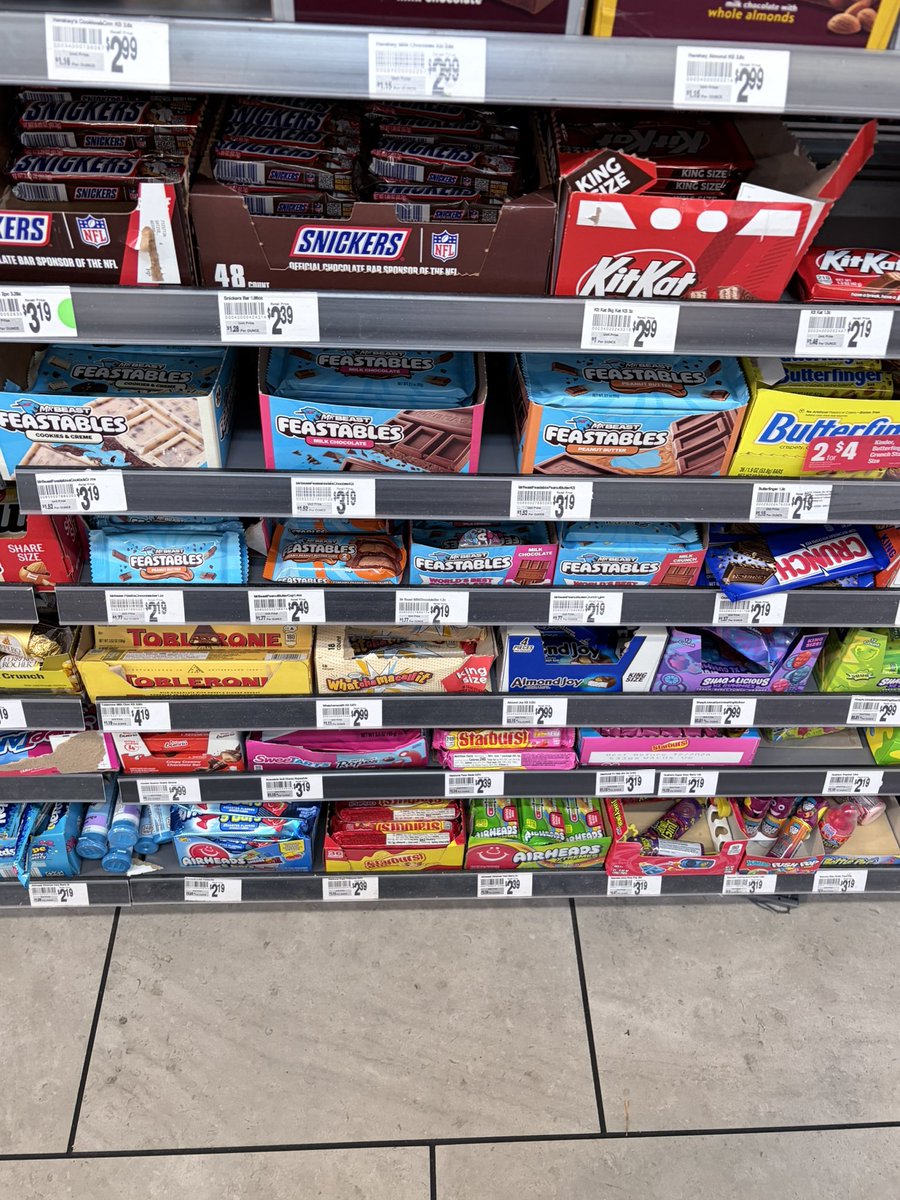 Ciserio's tweet image. I really wanted to try some @MrBeast choccy milk at @7eleven but the one on ramsey street, Fayetteville, nc didnt have any. This is all they had. Super unfortunate