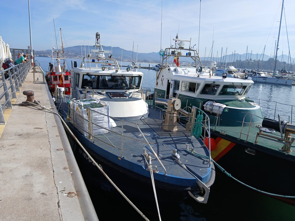 🔵 Nun servizo rutinario de Gardacostas pola zona de A Guarda incautou unha embarcación que estaba faenando con cacharros (alcatruces), arte prohibido nas aguas interiores e no mar territorial. No operativo tamén colaborou o servizo marítimo da Garda Civil.