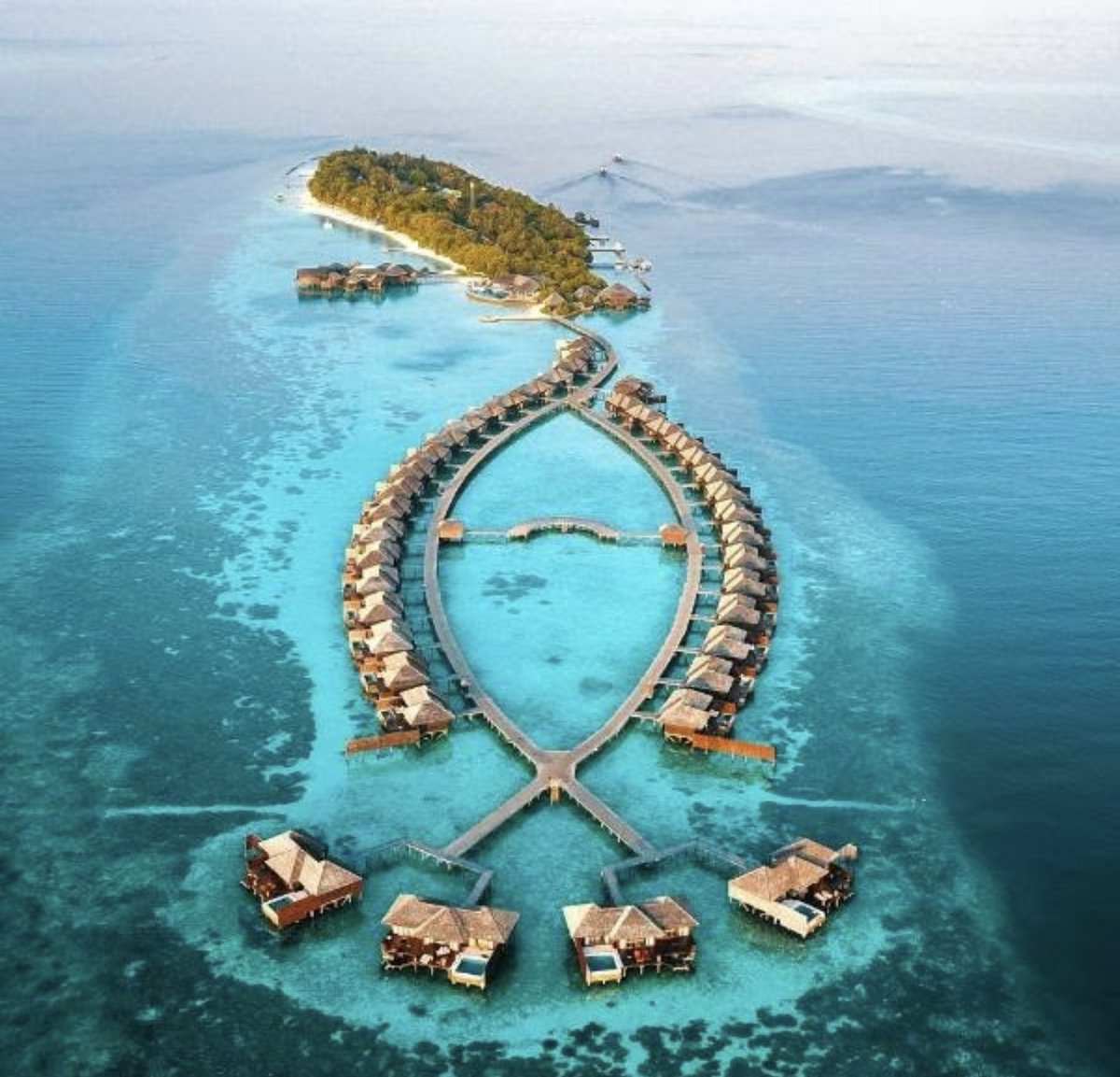 Arkadaşlarla gitmek         Zengin olup gitmek 
İstediğimi yer.                     İstediğim yer.