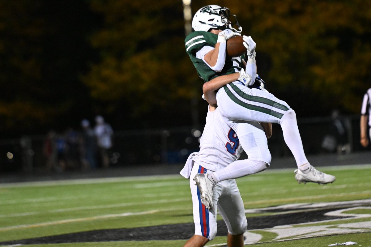 BrianSiebenthal's tweet image. Big win over Revere 14-0!
@GreenmenFB @ACSD_MH @DrPMilcetich @GreenmenNation @Greenmensteward @AuroraGambit @aurorayearbook @auroraathletics @ahsallsports @AuroraGridiron