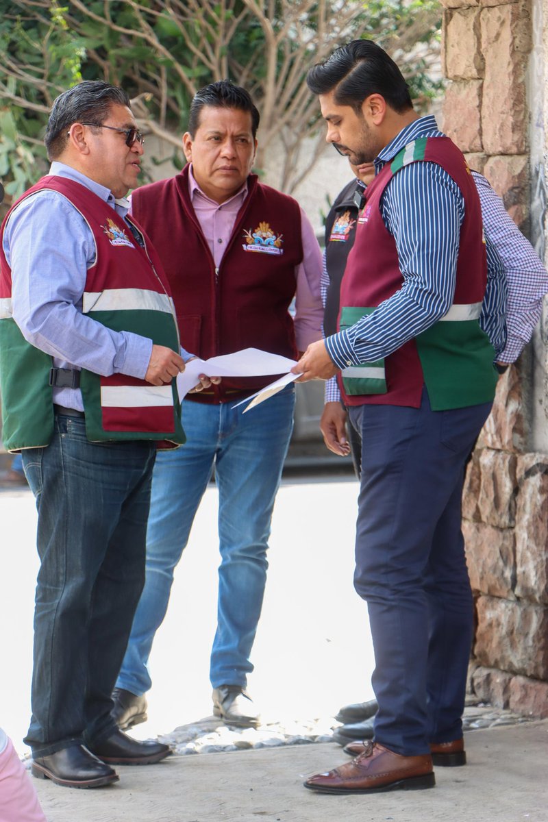🚧 Ya arrancamos los trabajos para cambiar la red de alcantarillado en la Col. El Sol

Empezamos en la Calle 3 con la rehabilitación del drenaje para que nuestras vecinas y vecinos ya no tengan que sufrir afectaciones en la zona.

Este es solo el inicio: dentro del Plan Oriente