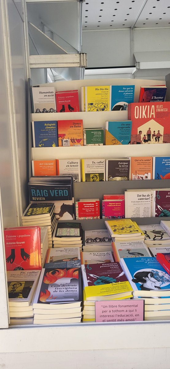 Avui, a la inauguració de <a href="/LaSetmana/">La Setmana</a> al Passeig Lluís Companys, en representació del <a href="/cobdc/">COBDC</a>.
Comencen uns dies per celebrar i donar suport al llibre en català.