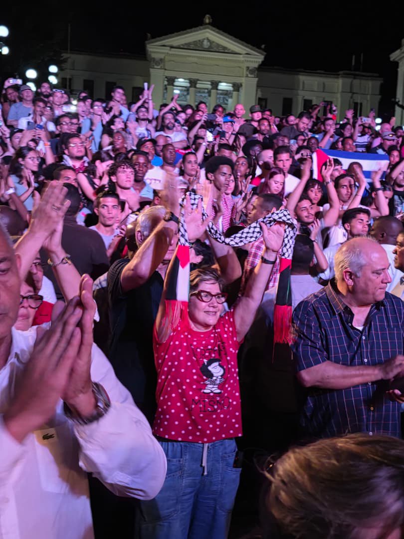 Y Mafalda también estuvo en el concierto de Silvio, ella con nosotros condenó el genocidio al pueblo de #Palestina 🍉