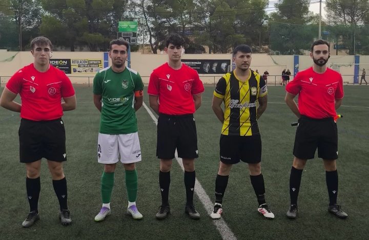 Se acabó el partido con empate en el marcador 1-1.
David Martínez ⚽
Empate justo ,ya que ambos equipos tuvimos opciones tanto de perder como de ganar el partido.
+1 importante, en un campo complicado, para seguir sumando puntos!!
Está es la linea chicos!!
AÚPA MANCHEGO!!
💛🖤