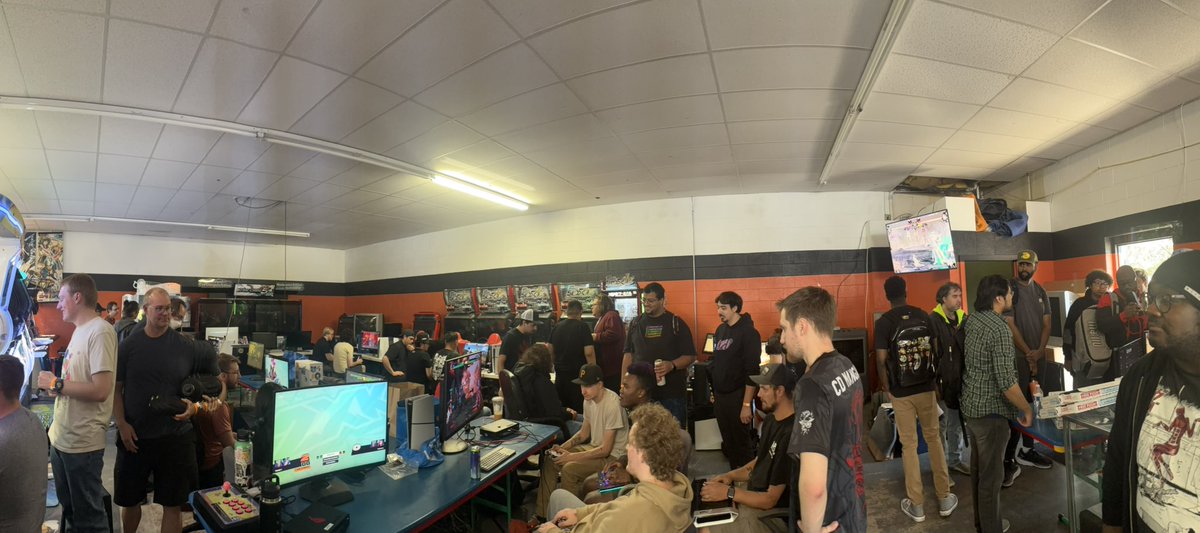 🦊BOWUFest is well underway!🦊

We’ve got 11 AM and 1 PM games started, but there’s still time for you to stop by for the rest of the fun!!