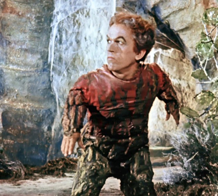 PUSBLN's tweet image. #StrictlyComeDancing #singingringingtree Has any once else noticed that Ross King &amp;amp; The vertically challenged man from the Singing Tree have an uncanny likeness? #seperatedatbirth