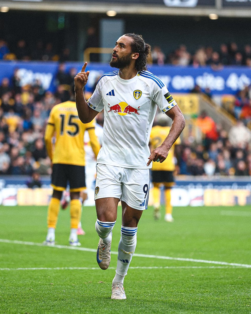 Dominic Calvert-Lewin scores his first goal for Leeds United. ⚽🏴󠁧󠁢󠁥󠁮󠁧󠁿

— Ahead of kickoff, the English striker had failed to score in seven Premier League games against Wolves.

Not today. Off the mark for Leeds.