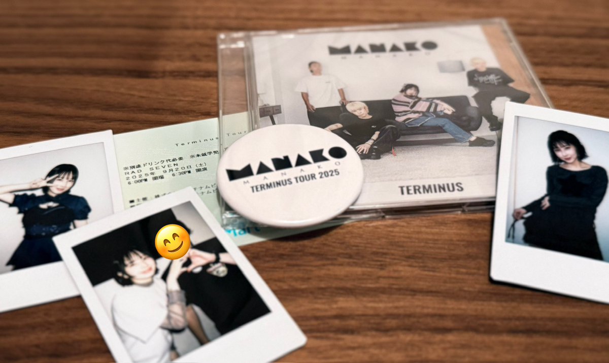 mitsu32good's tweet photo. 今日は超絶お久しぶり
#まなこ ちゃんに会いに
MANAKO TERMINUS TOUR 2025
初日名古屋に行ってきた👀
地方に来てくれてホントありがとう!🙏
#MANAKO のバンドサウンドと
歌声が大好きです🫶
くじは、珍しく1等!
ど真ん中にバッジつけて楽しみました🙌
#MANAKOTOUR2025 https://t.co/h0GFZMok7Z