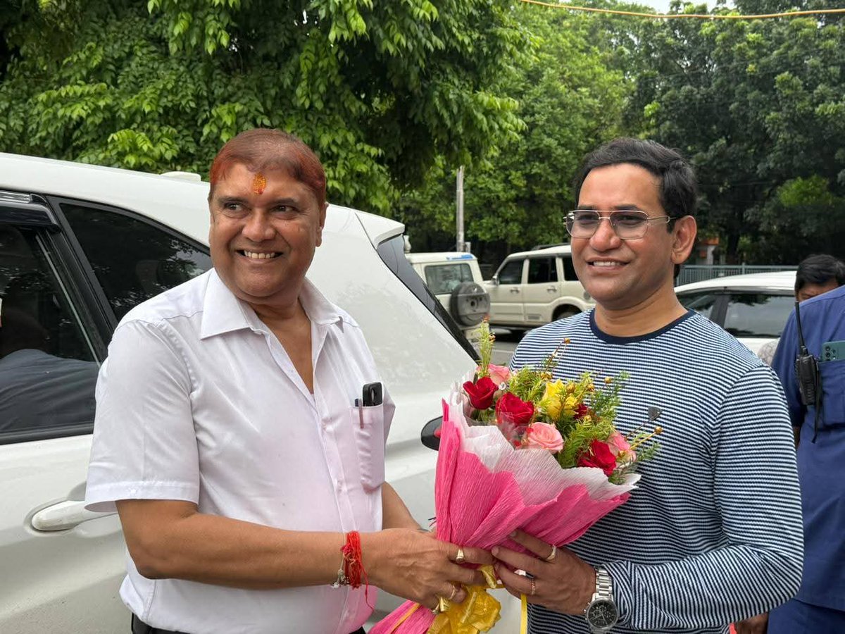 drsunilmla's tweet photo. आज सचिवालय स्थित कार्यालय में भोजपुरी सिनेमा के प्रसिद्ध अभिनेता दिनेश लाल यादव "निरहुआ" ने आकर बधाई और शुभकामनाएं दी ।
आप सभी का हृदय से आभार एवं धन्यवाद.....
#NDADevelopingBihar #NDA4Bihar #BJP4Bihar #BJPBihar
#departmentofenvironment #नालंदालोकसभा #biharsharifvidhansabha https://t.co/5PgnJIq9j9