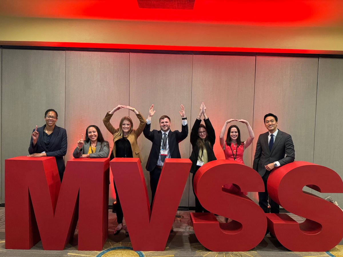 Buckeyes shining <a href="/MWVSSociety/">Midwestern Vascular Surgical Society</a>   I am very lucky to work with this talented Division <a href="/OhioStateSurg/">Ohio State Wexner Medical Center Surgery Dept.</a> 🤩