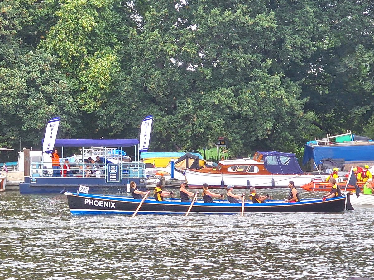 KaptainKwack's tweet photo. Local Richmond Boat Phoenix finishing strong at the Great River Race. Congratulations!
#Richmond #Thames #rbbc @RBBoatClub https://t.co/7znidM8paW