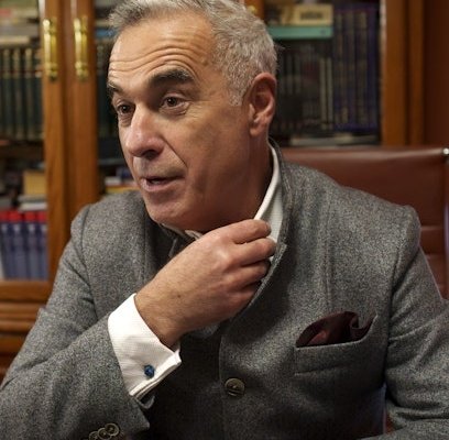Andrei Caramitru:
"Securisto-comunistul de 60 si ceva de ani. 

Cegeu are 63 de ani. E o intreaga generatie. Zeci de mii care sunt la fel, gândesc la fel. La revoluție aveau 30 de ani, erau maturi. Selecționați atent de “organe” fix în anii 80 (când era dezastru, era totul pe