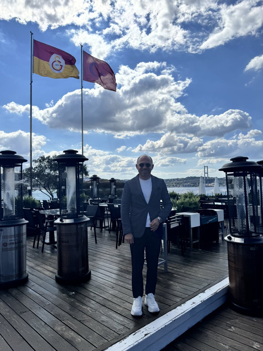 Sevdalısı olduğum <a href="/GalatasaraySK/">Galatasaray SK</a> Kemerburgaz Tesisleri’ temeline bir taş koymanın gururunu yaşamak sanırım en güzel duygu.
Bu vesileyler bizleri onurlandıran Kıymetli Başkan’ımız Sn Dursun Aydın Özbek ve <a href="/1905gsyiad/">1905 GSYİAD</a> Başkan’ım Sn Murat Sancaktar’a şükranlarımı sunarım