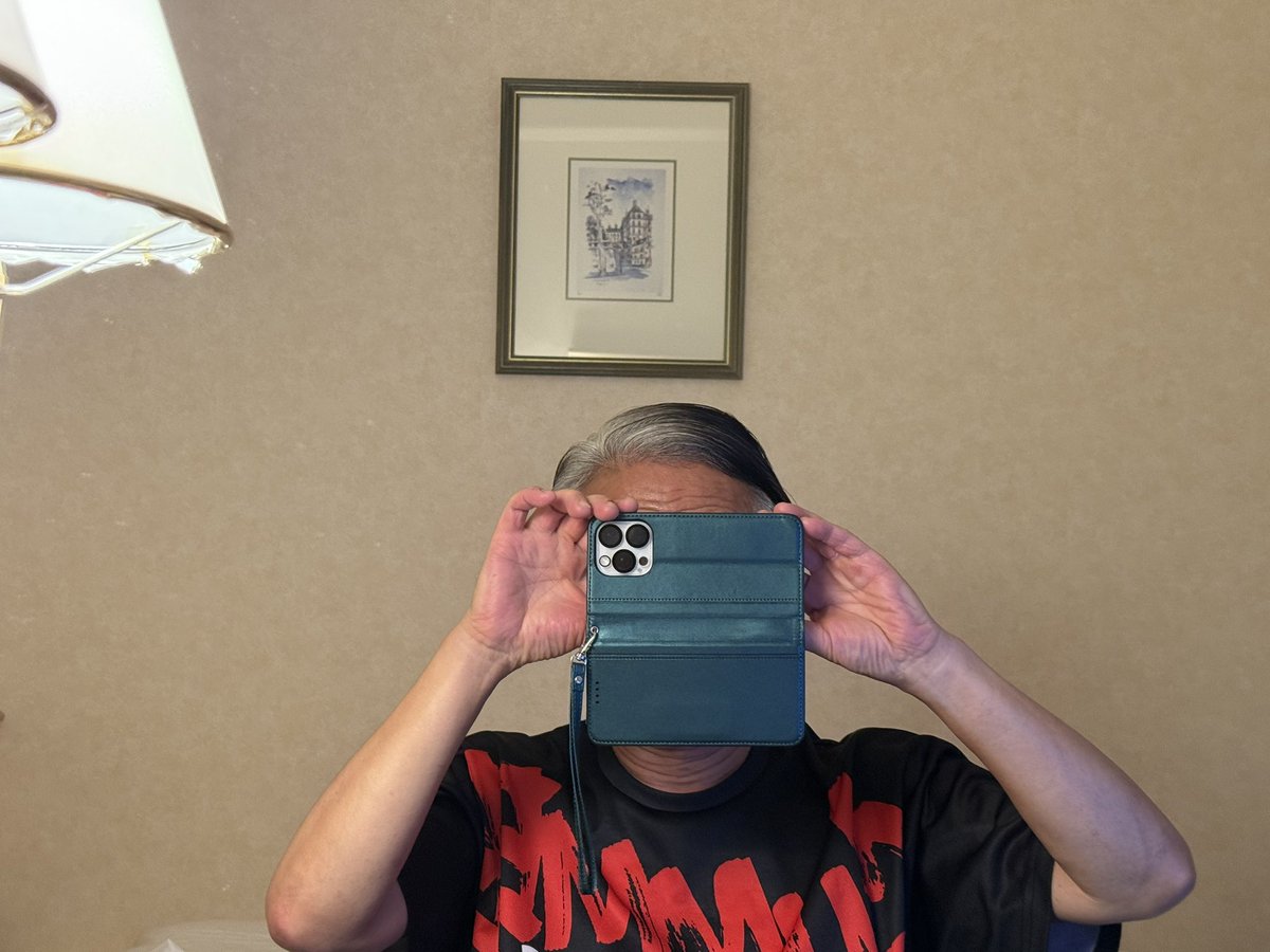 rymansocks's tweet image. 白髪多くなったなー。
でも、実は真っ白にしてみようかと試み中🤣