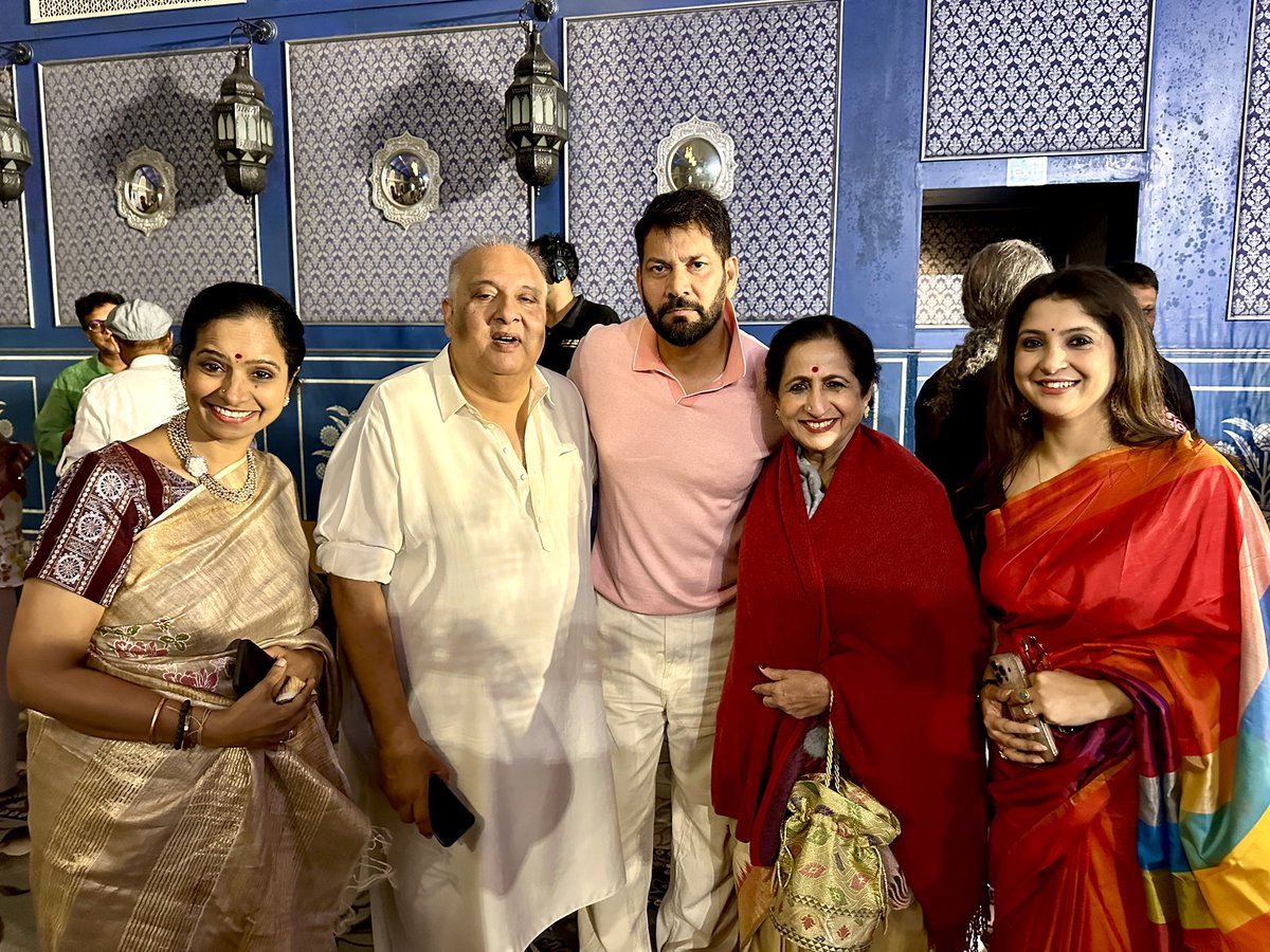 JJassiOfficial's tweet image. Picture with Legends 
@kaushiki_sings @ustadsujatalikhan @arunasairam.carnaticmusic 
#asliwalelegend #classicalmusic #music