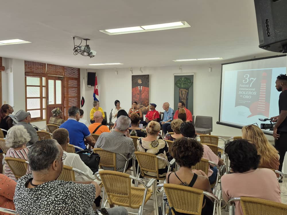 MusicosUNEAC's tweet photo. Conferencia de prensa del Festival Internacional #BolerosDeOro 2025. Dedicado al 95 cumpleaños de Omara Portuondo y al 75 aniversario de la Televisión Cubana. 
https://t.co/Bxha7mVZ5O
@UNEAC_online @IcsCuba 
@CidmucMCuba https://t.co/0MnT5Ij7Ib