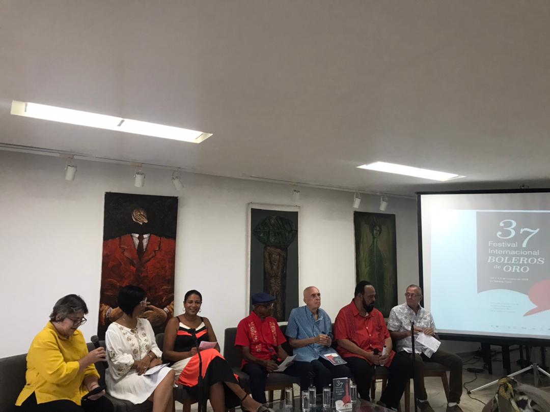 Conferencia de prensa del Festival Internacional #BolerosDeOro 2025. Dedicado al 95 cumpleaños de Omara Portuondo y al 75 aniversario de la Televisión Cubana. 
youtu.be/_XcAn7uZE-k?si…
<a href="/UNEAC_online/">UNEAC</a> <a href="/IcsCuba/">Instituto de Información y Comunicación Social</a> 
<a href="/CidmucMCuba/">CIDMUC Musicología Cuba</a>