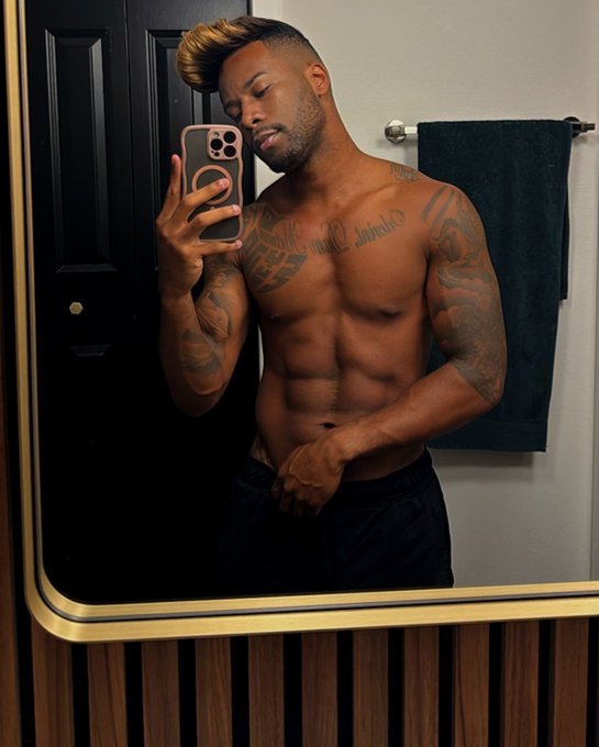 Watch your fave kuya 🇵🇭's leaked NSFW photo on TwXstars