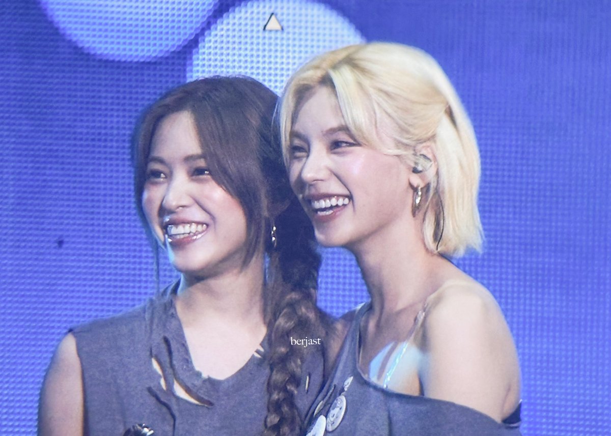 250920 ITZY ON AIR FM

#YEJI #예지 #RYUJIN #류진 #ITZY #있지 #RYEJI