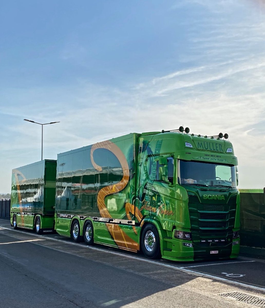 m4rtinsgarage's tweet photo. Scanias bonitos en el circuito de Le Mans. #ScaniaLover ๐๐จ๐ธ๐ช
๐ธ HectorScania https://t.co/4GRTfnwdgP
