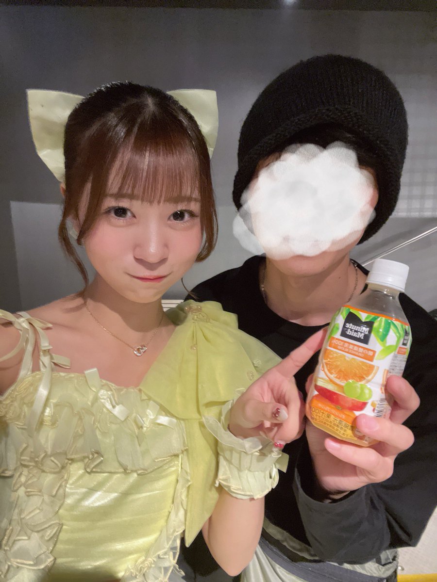 dkdkdmrc's tweet photo. 会場に辿り着けないえもおじさんとオランジーナに注文をつけるキューピーが推すミニッツメイド https://t.co/F55mmT4GCv
