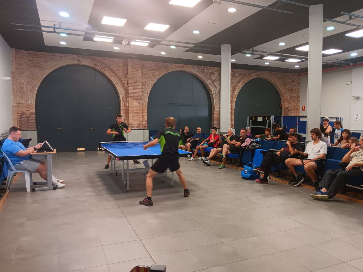 AjSFCodines's tweet photo. #FMcodines25 |  🏓 Jornada de tennis taula al Centre Cívic amb la participació de les categories infantil, federat i no federat. 

L'alcalde Pol Cabutí i el regidor d'Esports, Miquel Palau, ha lliurat els premis.  

#sfcFM #SantFeliudeCodines https://t.co/7jL3G92Tjt
