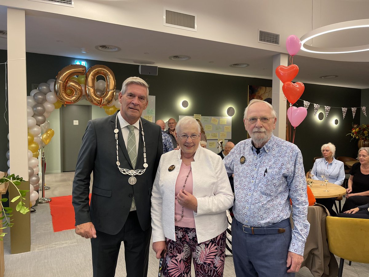 Frits Naafs (@fritsnaafs) on Twitter photo Vanmiddag bruidspaar Jenner-Elsing in Park Boswijk Doorn gefeliciteerd met 60-jarig huwelijk. VIP-gasten <a href="/CorsoLeersum/">Bloemencorso Leersum</a> 2026. Vanmiddag bruidspaar Jenner-Elsing in Park Boswijk Doorn gefeliciteerd met 60-jarig huwelijk. VIP-gasten <a href="/CorsoLeersum/">Bloemencorso Leersum</a> 2026.