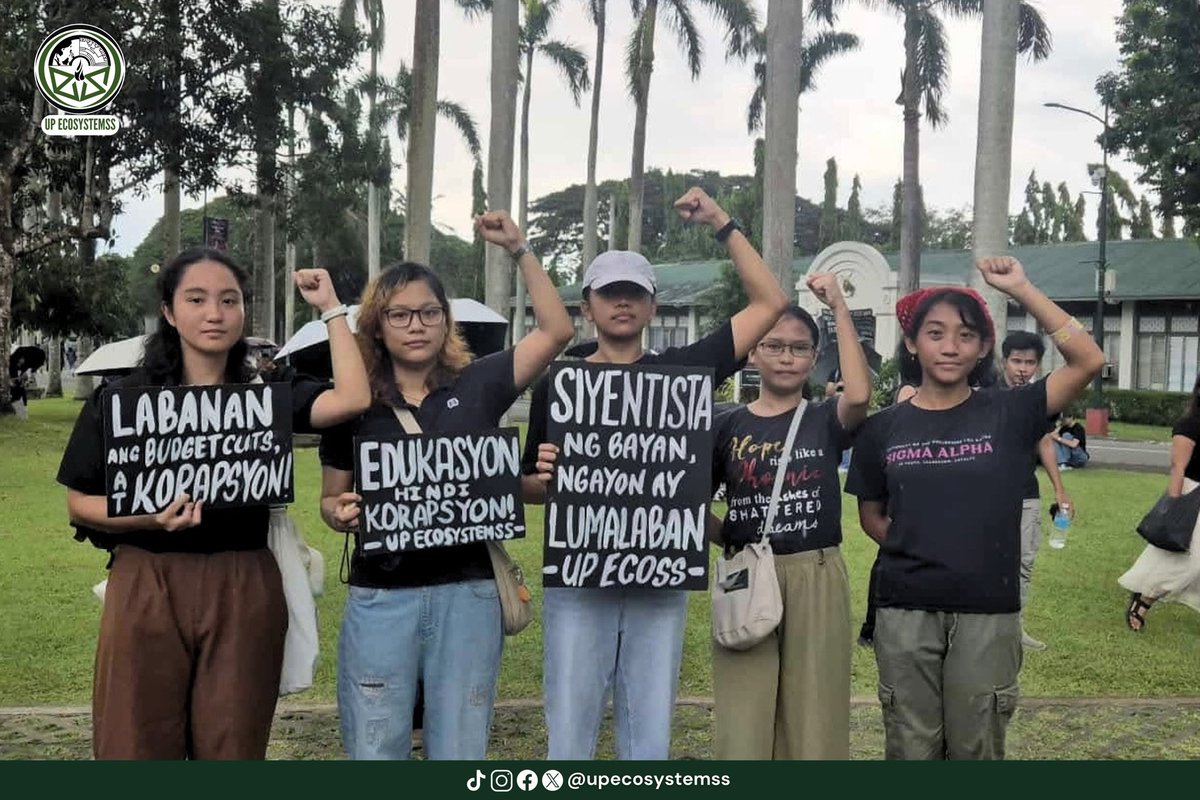 upecosystemss's tweet photo. 𝘒𝘢𝘪𝘴𝘢 𝘯𝘨 𝘩𝘪𝘨𝘪𝘵 𝘱𝘪𝘵𝘰𝘯𝘨 𝘭𝘪𝘣𝘰𝘯𝘨 sangkaestudyantehan, kaguruan, at iba pang kawani ng UPLB, nakihanay ang UP ECOSYSTEMSS sa kinasang University-wide Walkout sa pamantasan kahapon, ika-19 ng Setyembre.

#NoToCorrupt
#UPECOSS
#UPLBWalkout
#ML53 https://t.co/MRL0g9us1S