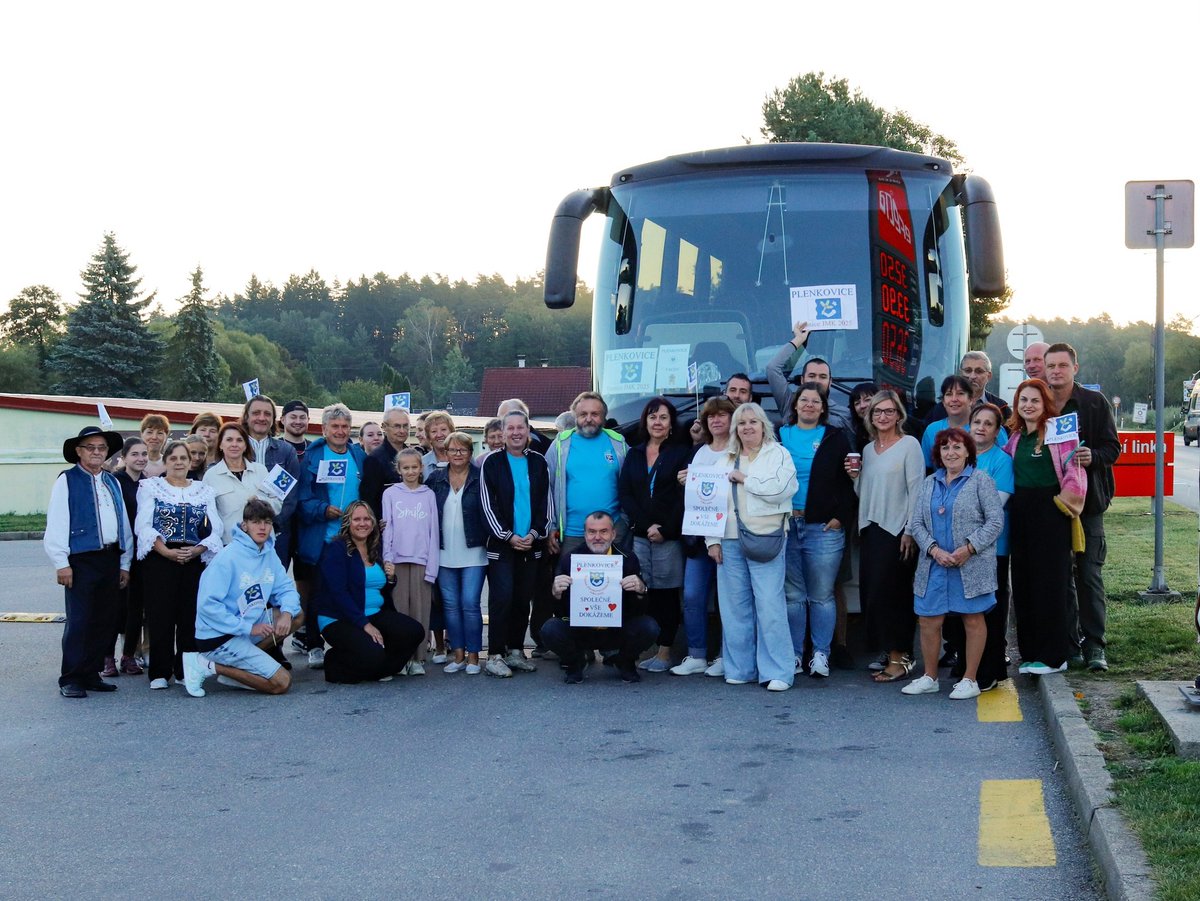 marek_sovka's tweet photo. Gratulace!📷 Plenkovice jsou na bedně a mají tak 3. místo v rámci 29. ročníku Vesnice roku ČR. Po mnoha letech jsme jako kraj na bedně, to je velká paráda! 📷 https://t.co/QR15rSbn4L