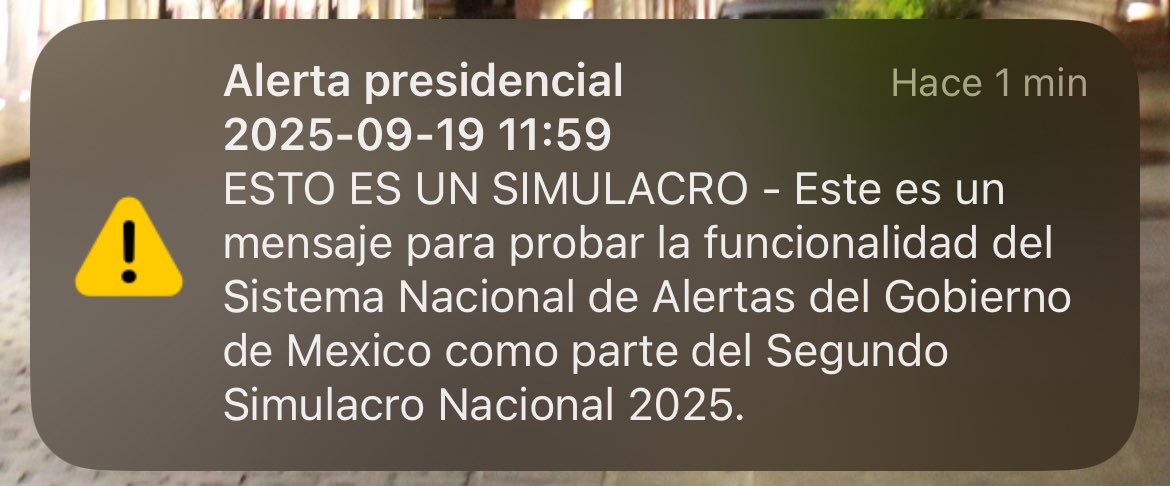 brainforthMX's tweet photo. 🚨 ¿Sabes cómo funciona la alerta sísmica en tu celular? El gobierno de México ha implementado un sistema para avisarnos sobre sismos. ¡Aquí te explico cómo! 🧵👇 #AlertaSísmica #SismoCDMX https://t.co/2q49KEEjVd