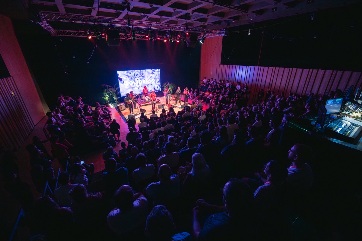 DURRUTI, T'ESTIMO
Gran nit d'estrena ahir al <a href="/mercatmusicavic/">MMVV</a>! 
📸 Xavi Torrent