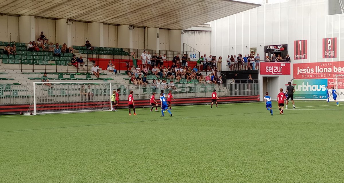 ⚽️ AURREDENBORALDIA ⚽️

📌 Eskola Kirolako lagunartekoak:

Este fin de semana disputamos varios amistosos de futbol 7 ante el <a href="/BarakaldoCF/">Barakaldo C.F.</a> 

📸 Romo 2014 eta 2015 gaur goizean Gobela zelaian. 

👏🏻 Segi lanean, mutilak ‼️

#Romo #Cantera #GetxoKirolak
