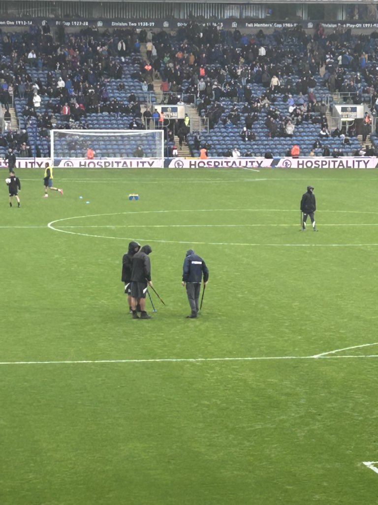 Ground staff look busy 🤦🏻‍♂️ #itfc #brfc