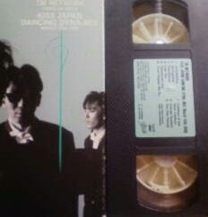 Tmnpicasso1's tweet image. #毎日がTMNETWORKの日
1989年の今日、9月21日にライブビデオ
「FANKS the LIVE 2 KISS JAPAN DANCING DYNA-MIX」
が発売されました!!
1988年3月15日代々木のライブのダイジェスト映像
完全版も観たいな😅
でっかいアンテナと時報のオープニングがやたら印象に残ってます。
#TMNETWORK
#FANKS