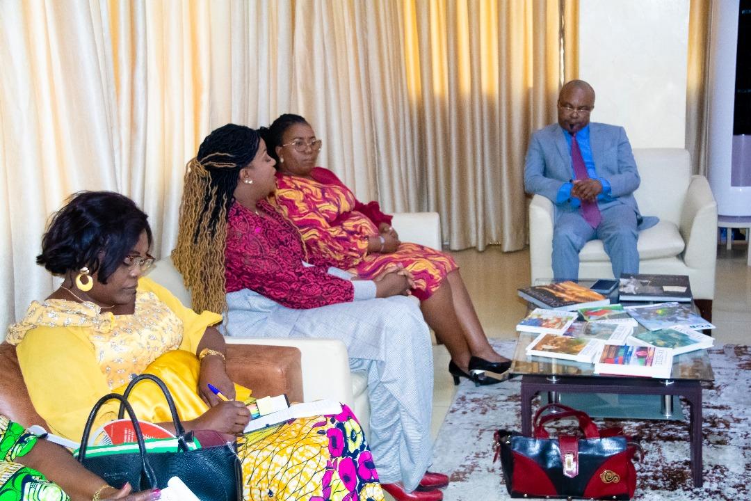 La presidente régionale de la FOFÉ-AC &amp; les femmes de cette association section congo ont été reçues en audience ce 19 septembre 2025 par le Directeur Général de Télé Congo.Son précieux soutien et son accompagnement nous encouragent à aller de l'avant.<a href="/LeonJuste/">Léon-Juste Ibombo</a>
<a href="/AndreOndele/">André Ondélé</a>