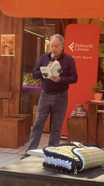 RobertoBoffi's tweet photo. Bellissima mattinata alla Locanda alla Mano nel Parco Sempione di Milano per presentare “I tuoi scudi antismog”, tra cari amici e illustri presenze a sorpresa. #MilanoGreenWeek https://t.co/U9vcOb3vb4