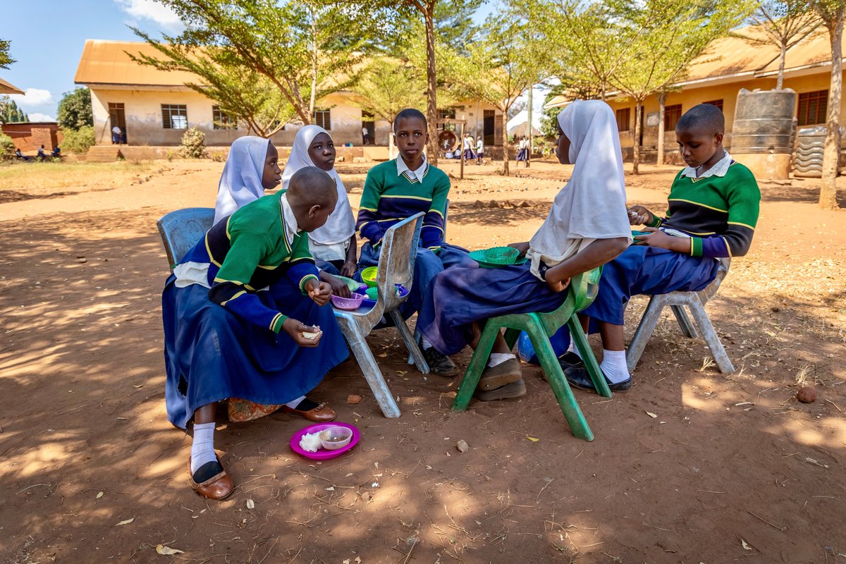 Aga Khan Foundation Canada (@akfcanada) on Twitter photo From farm to table.
At Mnacho Primary School in Tanzania, students tend to the crops at their school garden. The school's garden and meal programs provide access to nutritious foods to support students' learning and growth.
🍁 Supported by <a href="/CanadaDev/">Development Canada</a>
#GlobalGoals #SDG2 #SDG4 From farm to table.
At Mnacho Primary School in Tanzania, students tend to the crops at their school garden. The school's garden and meal programs provide access to nutritious foods to support students' learning and growth.
🍁 Supported by <a href="/CanadaDev/">Development Canada</a>
#GlobalGoals #SDG2 #SDG4