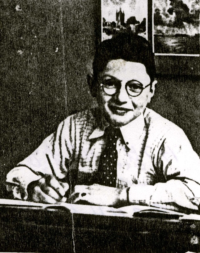 AuschwitzMuseum's tweet photo. 20 September 1926 | A Dutch Jew, Raphaël Bachrach, was born in Arnhem.

He arrived at #Auschwitz on 27 January 1944 in a transport of 948 Jews deported from #Westerbork. After the selection, he was murdered in a gas chamber. 
---

Video about the history of Auschwitz: https://t.co/viwNWMDI6W