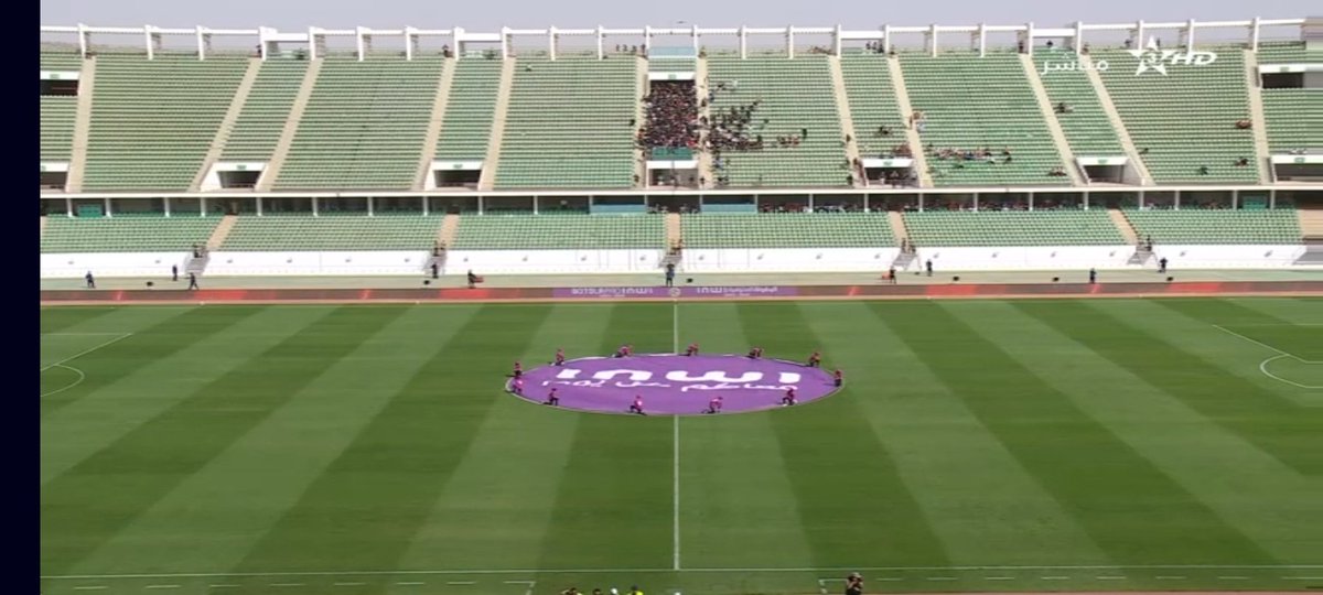 يا سلاااااااام على تصويرة.  باقي للماتش نص دقيقة