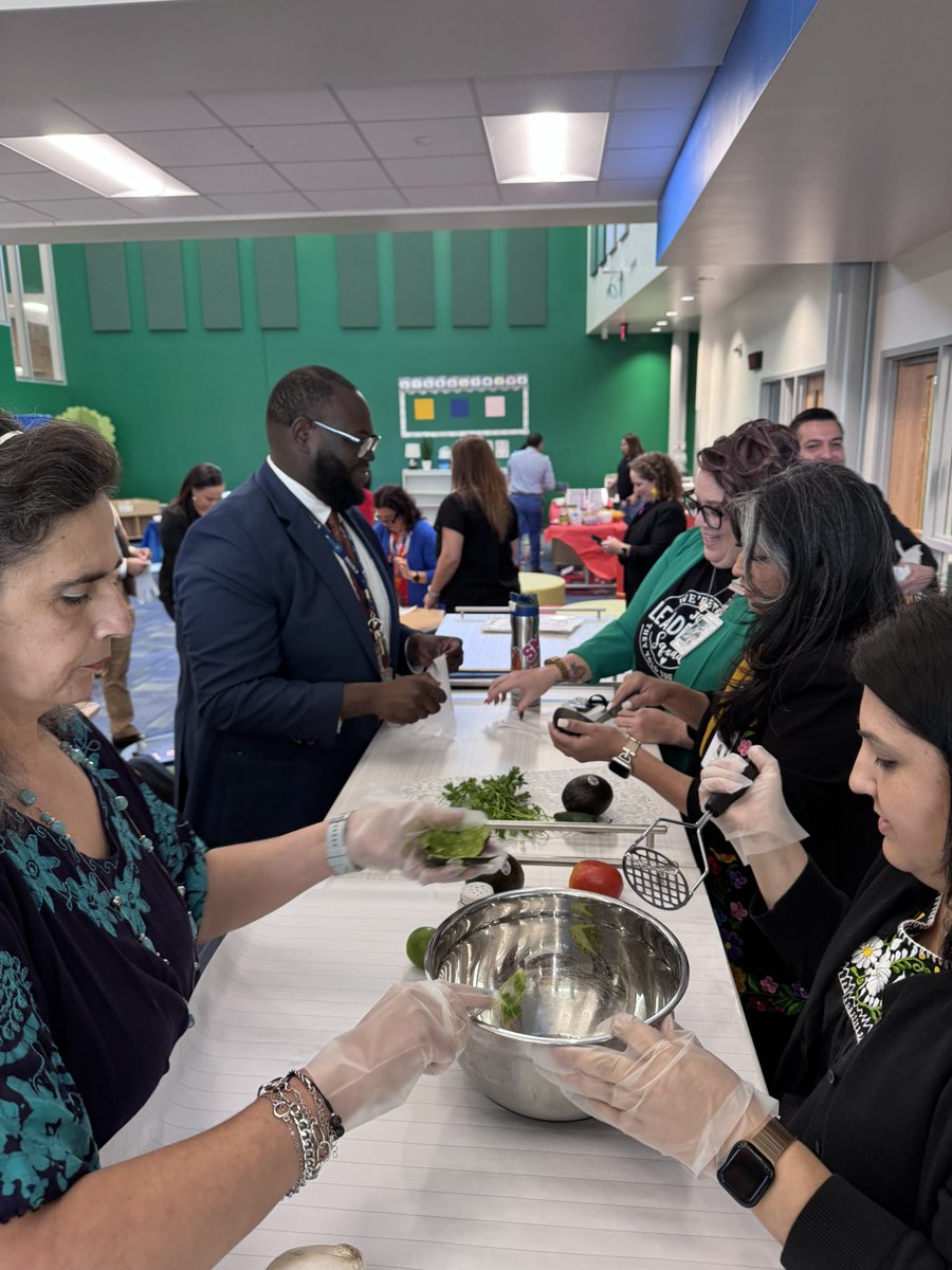 RubyGarzaDISD's tweet image. Data Analysis to drive action, Engagement to increase mastery &amp;amp; a guacamole challenge team builder made our Region 1 leader time valuable and spirited! @LauraRubioGarza @Region1DISD @THuittDISD