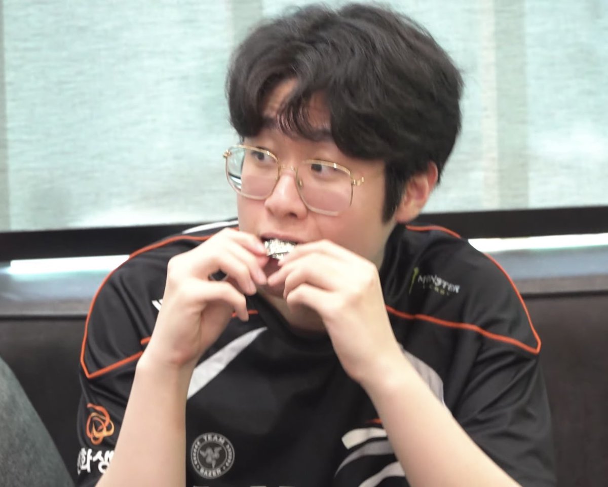 แว่นมาแล้วนะ คนเรียกอยู่ไหน