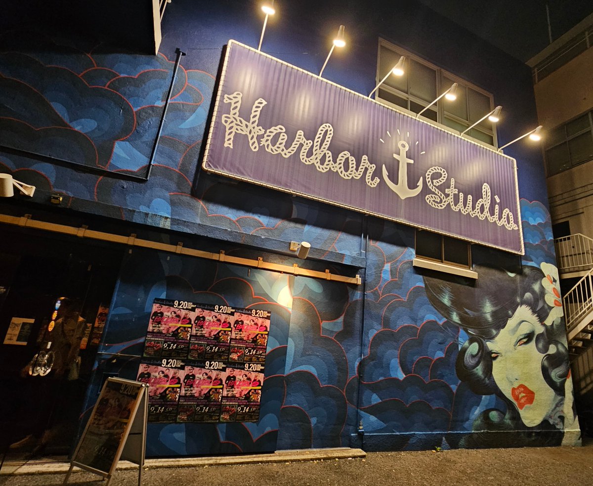 Mako_Moko_Mako's tweet photo. "BAD COMMUNICATION 2025"
Harbor Studioにて #BADLIPS のレコ発ライブを楽しんできた😊
対バンは #FEELSOBAD
"バリバリ最強No.1"では最強Vo遺伝子親子共演が観られてゾクゾク素敵過ぎた✨️
パンチある歌声を久々に体感できて良かったし 嬉しそうなお二人の姿はとても素敵でこれからも楽しみ! https://t.co/qE9BHoVUwv