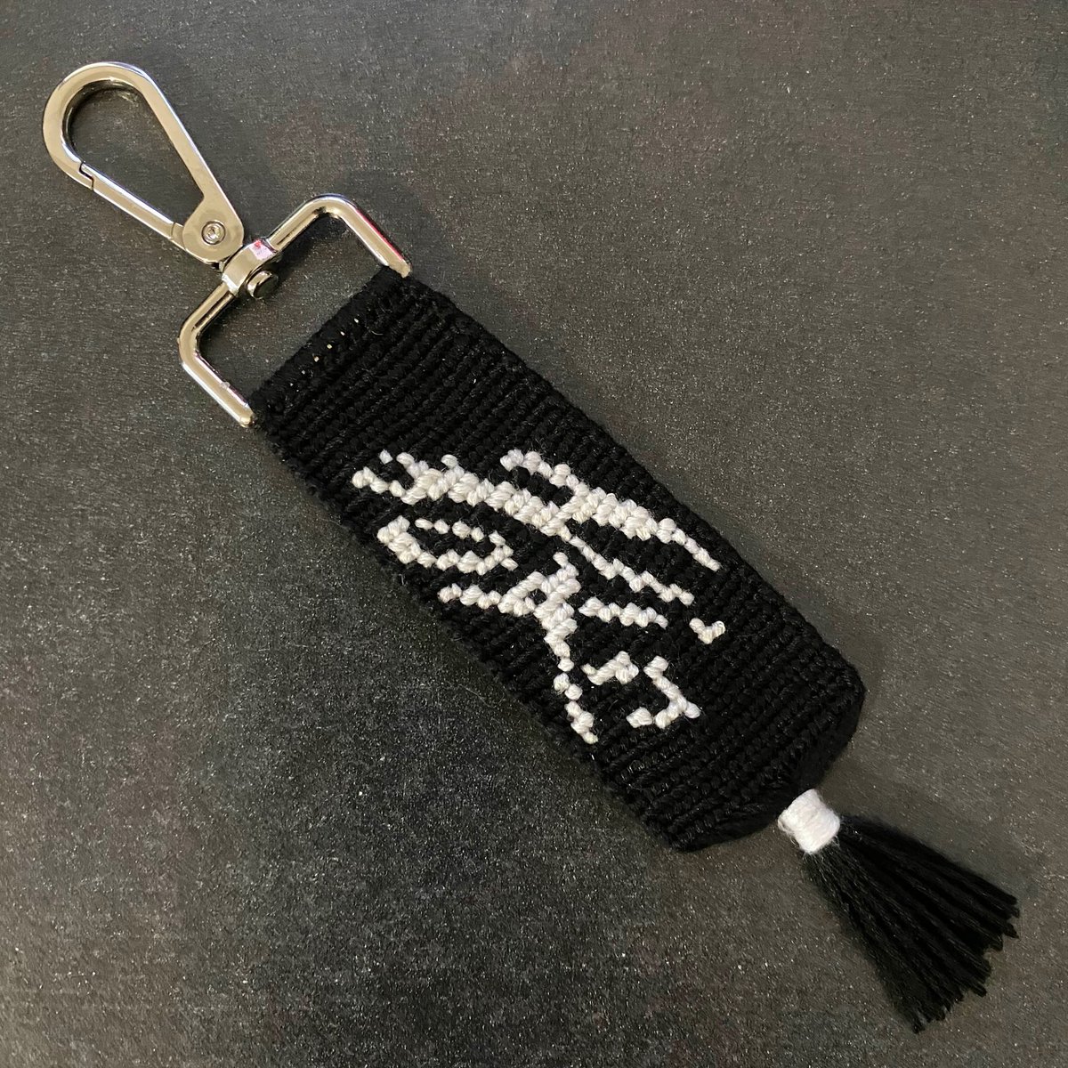 FIX ON!! 

#ninxcrafts #ateez #atiny #ateezmingi #mingi #keychains #keychain #customkeychains #customkeychain #handmade #selfmade #knottying #handknotted #knotted #craft #crafts #crafting #crafttime #crafty #diy #diycrafts #diykeychain