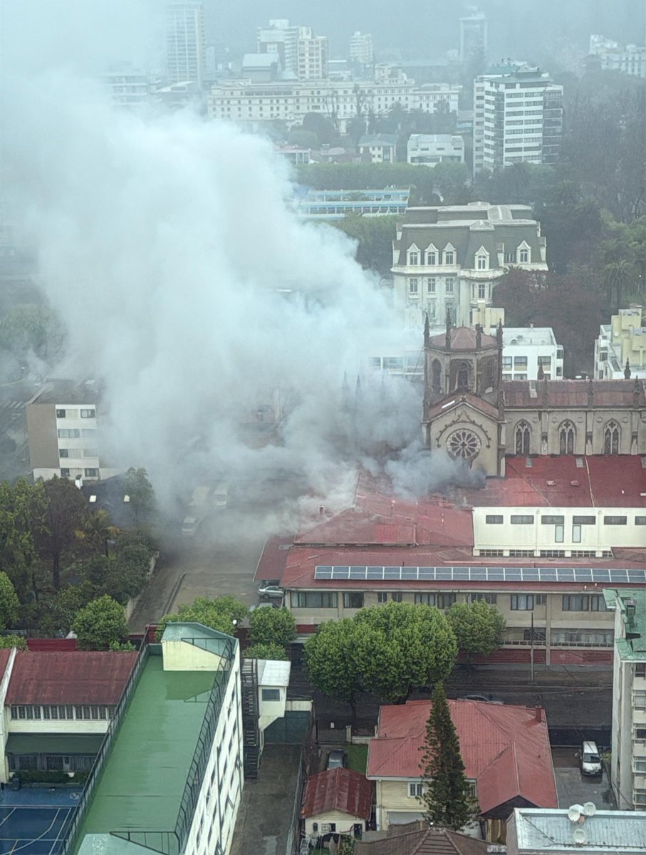 INF0SCHILE's tweet photo. ⚠️#ViñadelMar 🔥#Incendio Estructural #Declarado, 5 Norte Con Avenida Libertad. https://t.co/gTMN4vQmOS