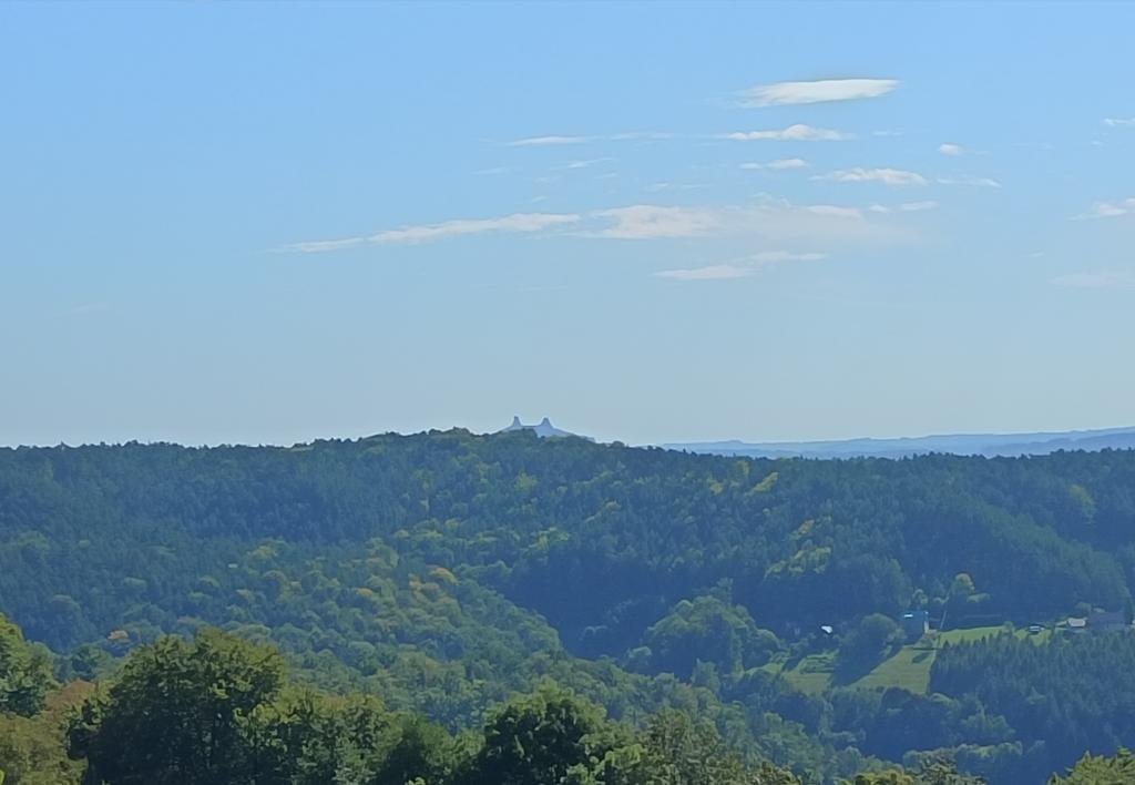 RadomirJac's tweet photo. Sobotní toulky Českým rájem.
Zbirohy.

Krajina mých dětských prázdnin a teenagerovských výšlapů - a stále si i po té době zachovává formu :))

Pokud možno pohodový víkend všem, ať východ, západ, sever, jih!

#RadostiŽivota #Getaway #ČeskýRáj https://t.co/lpekVIdeu0