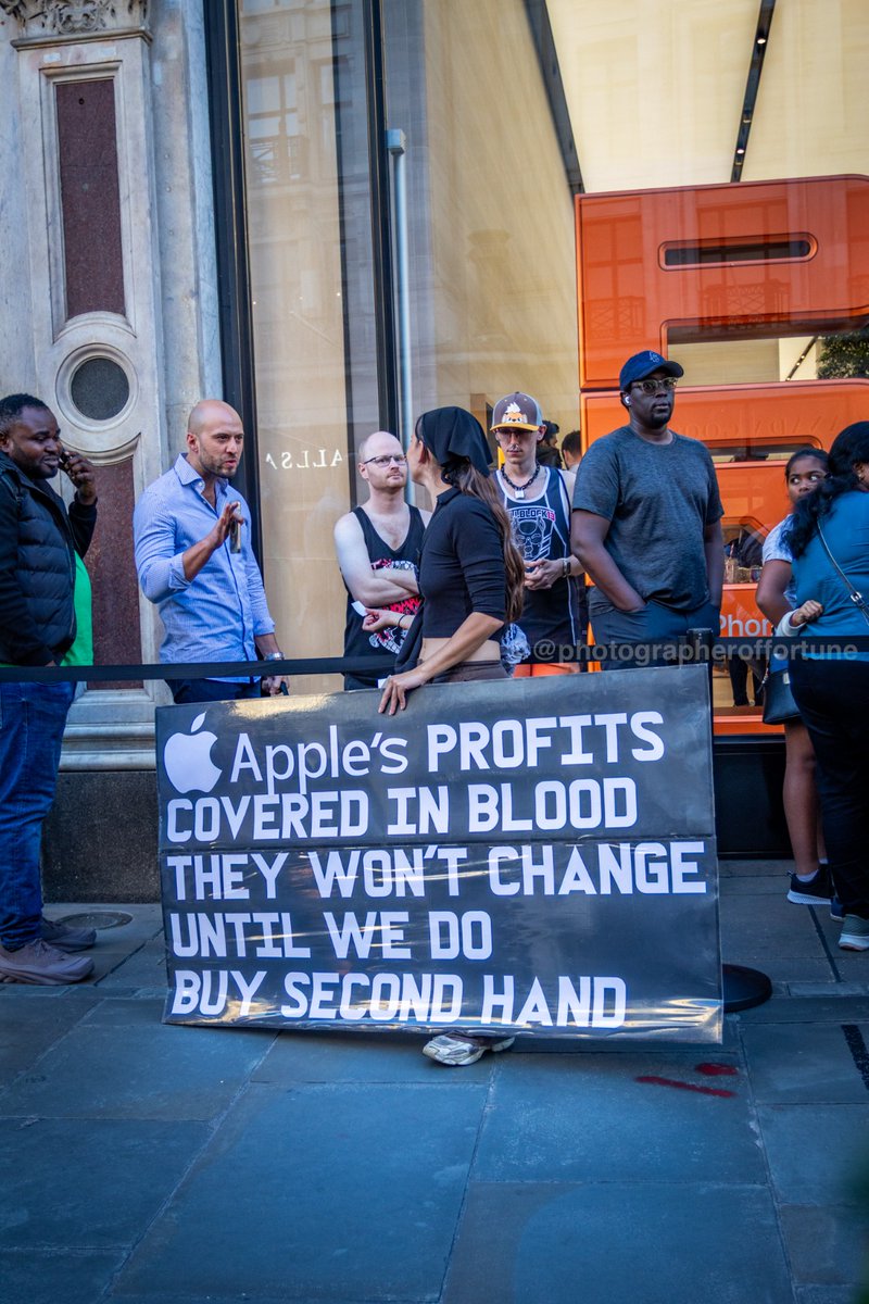 CaypCongo's tweet photo. 🩸 Behind every phone are Congolese lives exploited through forced mining, conflict minerals, and systemic violence.
We will not stay silent while corporations profit and Congo bleeds.
#StandWithCongo #ToKoBosanaBangoTe https://t.co/uAQpLx7wNt